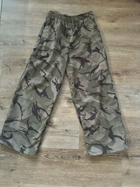 adidas Women's Wide Leg Camo Pants size small. Excellent condition